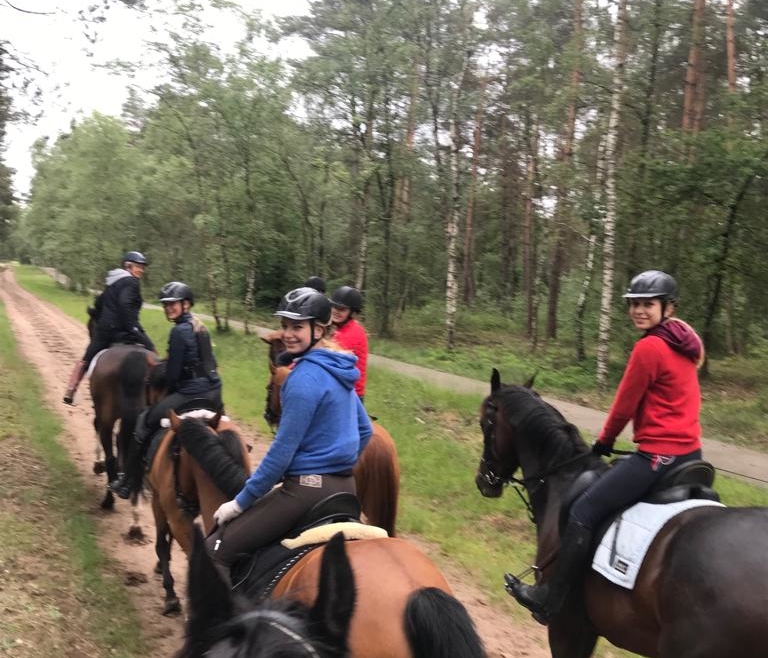 Buitenrit voor de leden